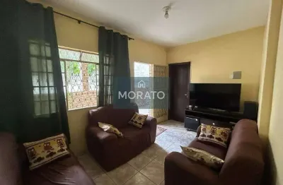 Casa com 3 quartos sendo 1 suíte sendo 4 vagas no bairro coqueiros.