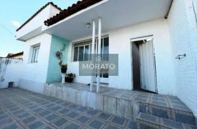 Excelente casa plana em lote de 360 m² com barracão nos fundos como segunda moradia.