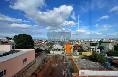 Cobertura , 2 banheiros , 4 quartos , 1 vaga de garagem, céu azul