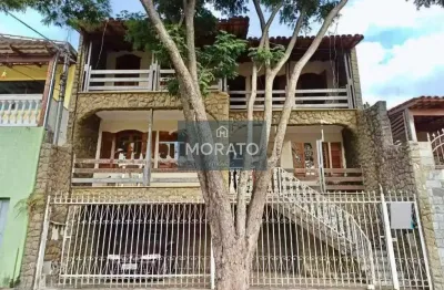 Casa 4 quartos, 2 suítes com 3 vagas no bairro santa maria