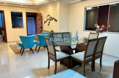 Casa geminada individual com 3 quartos sendo 1 suíte com 3 vagas de garagem no bairro cabral .