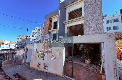 Casa 3 quartos com suíte e sacada e 4 vagas de garagem paralelas a venda no cabral