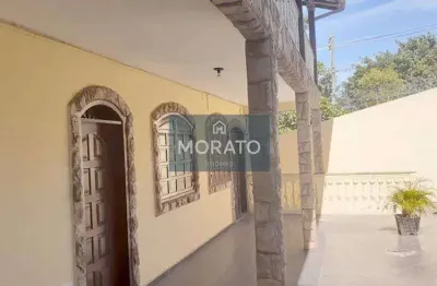 Casa colonial com 4 quartos sendo 1 suíte com 8 vagas de garagem no bairro eldorado.