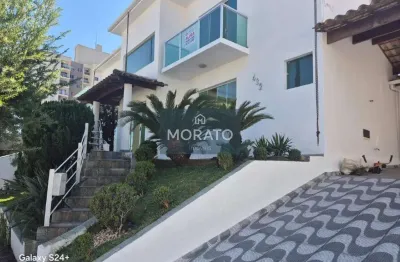 Casa com 3 quartos sendo 3 suítes com 4 vagas de garagem no condomínio fazenda da serra.