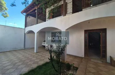 Casa com 3 quartos sendo 2 suítes com 5 vagas de garagem no bairro santa terezinha.