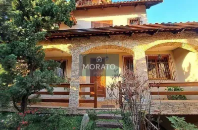 Casa com 3 quartos sendo 2 suítes com 5 vagas de garagem no bairro eldorado.