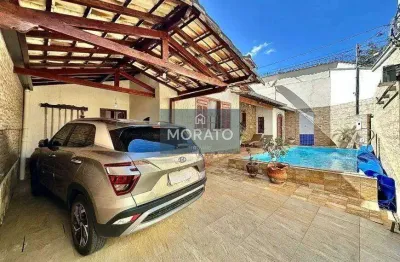 Casa com 4 quartos sendo 2 suítes com 2 vagas de garagem no bairro itapoã