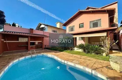 Casa com 5 quartos sendo 2 suítes com 5 vagas de garagem no bairro itapoã.