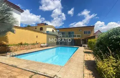 Casa com 3 quartos send 1 suíte com 3 vagas de garagem no bairro serrano.