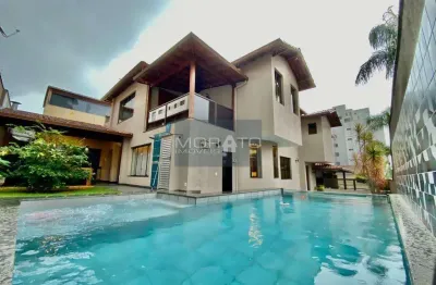 Casa de alto padrão com 5 quartos sendo 5 suítes e com 7 vagas no bairro castelo.