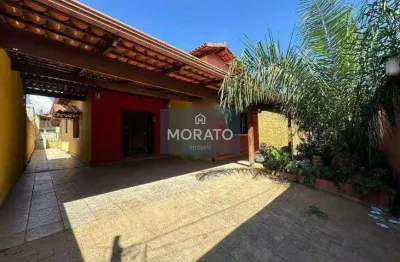 Casa com 4 quartos sendo 1 suíte com 4 vagas no bairro alvorada.