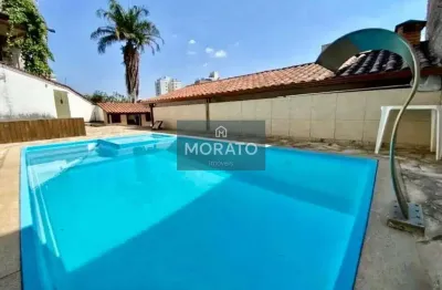 Casa reformada com 4 quartos send 1 suíte com 6 vagas de garagem no bairro ouro preto.