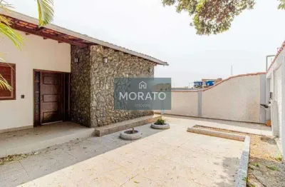 Casa com 3 quartos e 3 banheiros com 4 vagas de garagem no bairro alvorada.