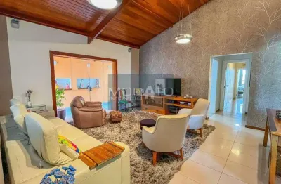 Casa com 4 quartos 2 suítes 4 vagas de garagem no condomínio fazenda da serra!