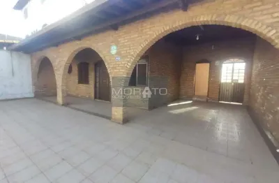 Linda casa em estilo colonial com 360 m² 2 pavimentos e 5 quartos no planalto!