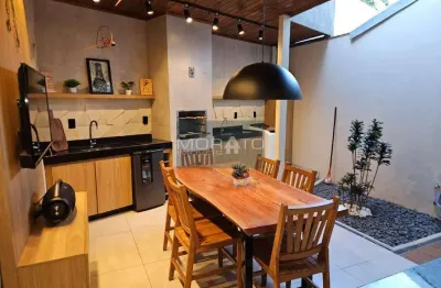 Casa com ótima área gourmet de 03 quartos com suíte e 2 vagas paralelas ao lado shopping contagem