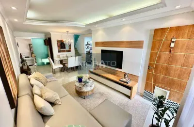 Casa geminada com 3 quartos sendo 1 suíte e 2 semi-suítes com 2 vagas de garagem bairro cabral.