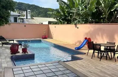 Sobrado residencial em balneário camboriú - 3 quartos, piscina e varanda gourmet