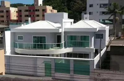 Casa à venda 2 andares com piscina e elevador, 3 vagas de garagem, nações, balneário camboriú, sc