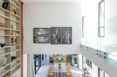 Casa de alto padrão em condomínio fechado com 03 suítes à venda!