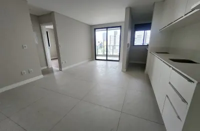 Aluguel anual de apartamento novo semimobiliado com 02 suítes no centro de itajaí-sc