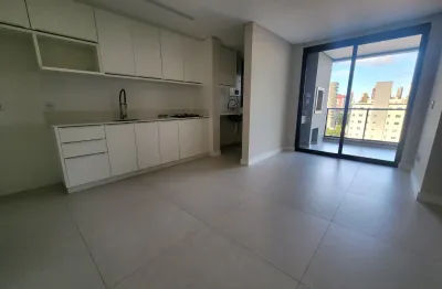 Aluguel anual de apartamento maiori semimobiliado com 02 suítes no centro de itajaí-sc