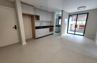 Aluguel de Apartamento Novo, Semimobiliado, 02 Quartos com Suíte, 01 Vaga de Garagem, no Centro de Itajaí-SC