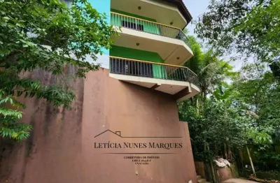 Casa lindissima, ampla bem arejada em meio a natureza, localizada no morro dos barbosas.