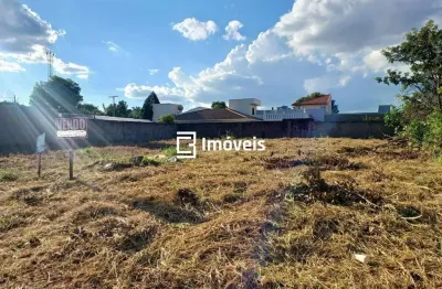 Terreno meio de quadra para construtores/investidores