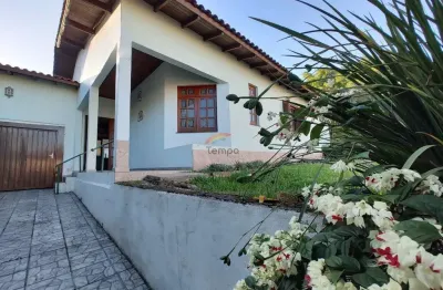 Casa com três dormitórios, sendo 1 suíte, no bairro ideal em novo hamburgo.