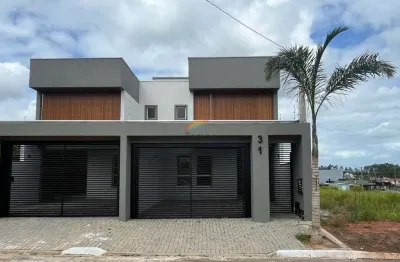 Sobrado novo com 194m² construídos, possui 3 dormitórios, sendo 1 suíte master, pátio e 2 vagas cobertas.