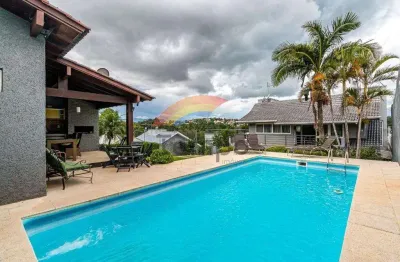 Casa à venda, 406 m² construídos, 3 dormitórios sendo 2 suítes, amplo pátio, piscina em campo bom/rs
