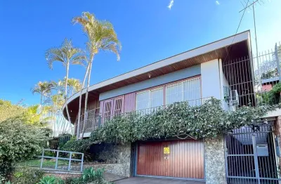 Casa bairro primavera com piscina churrasqueira sacada e garagem pra 4 automóveis