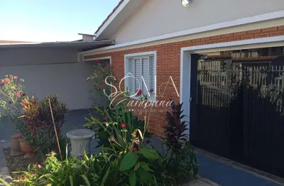 Casa à venda em valinhos com edícula, quintal e ótima localização