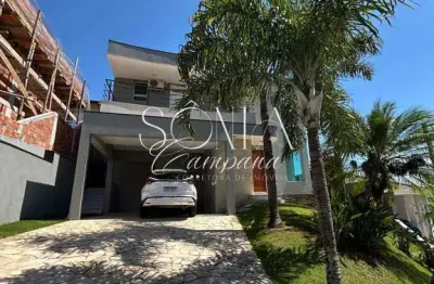 Casa à venda em condomínio com 3 suítes, piscina aquecida e área gourmet