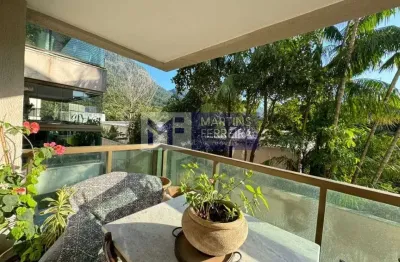 A martins ferreira imóveis traz um excelente apartamento com varanda, tendo uma vista para a área v