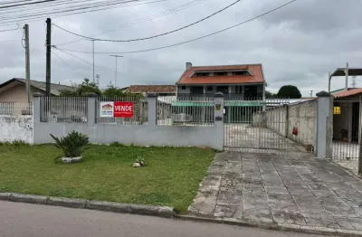 Maravilhoso triplex com três suítes e amplo terreno na frente!!!