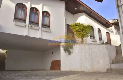 Excelente residência para fins comerciais e residencias no portão.