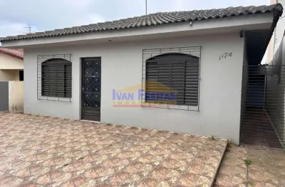 Casa com 3 quartos para alugar na Avenida Frederico Lambertucci, 1174, Fazendinha, Curitiba