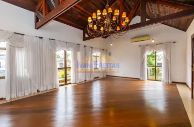 Alto Padrão com 6 Dormitórios e Piscina no Portão – Ideal para Uso Residencial ou Comercial