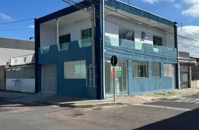 Casa comercial com 2 salas para alugar na Rua Pedro de Campos Freire, 107, Campo Comprido, Curitiba