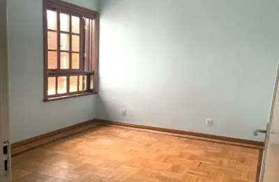 Apto amplo com dorms no rio branco, rua mariante quase esquina dona laura