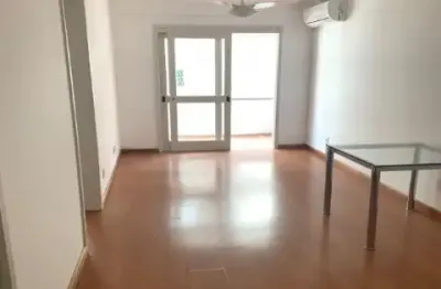 1 quarto com sacadão e muito sol, de fundos, split, junkers, ótimo ponto na demétrio ribeiro, perto do parque harmonia