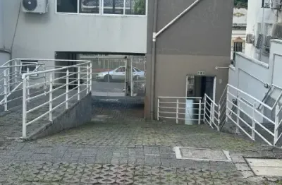 Loft semi novo de frente, sol e por do sol, garagem privativa, andar alto, rua calma