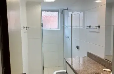 Apto dois dorms com banheiro auxiliar, garagem, banheiro reformado