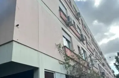 Apto dois dorms , garagem privativa para 1 carro, banheiro reformado, piso parquet, ampla cozinha,