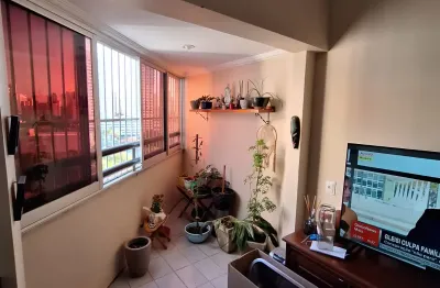 Apartamento com 3 quartos, sendo 1 suíte, ampla sala com varanda