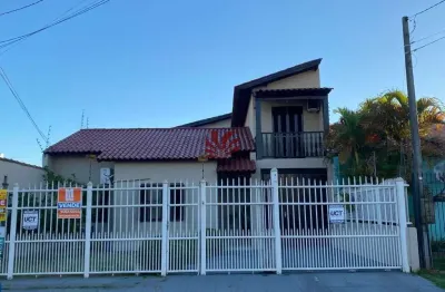 Casa com 3 quartos para alugar na Rua Argélia, 92, Estância Velha, Canoas por R$ 4.500