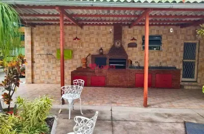 Casa com 812m2 de terreno e 448m2 construido por r$ 800.000,00 o imovel possui 4 casas: