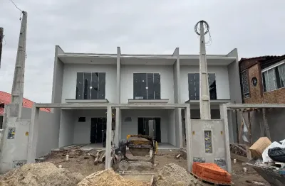 Sobrado em ótima localização, 2 suítes, 104 m², no bairro armação - penha - sc
